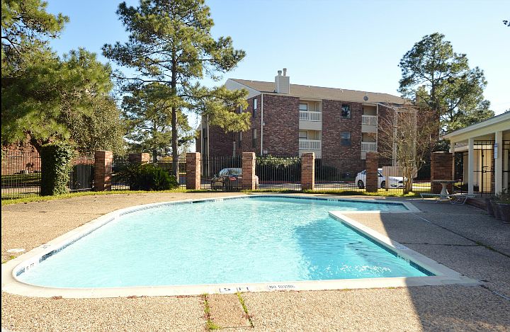 2nd image of 2501 Gulf Fwy APT 251D