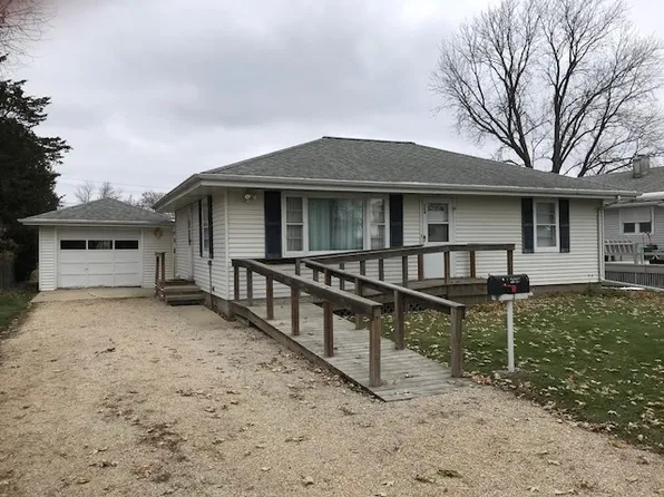 204 E 6th St, Mendota, IL 61342
