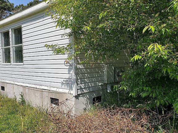 2nd image of 104 Walnut Island Blvd