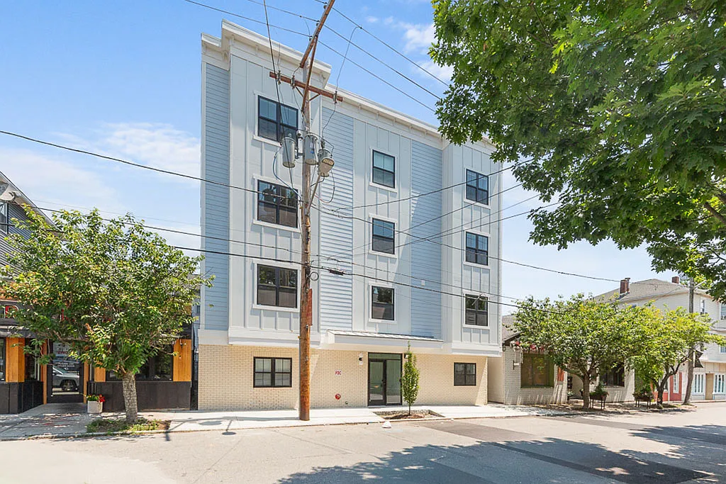 2 bed, 705 sqft, $2,899 — Photo 2