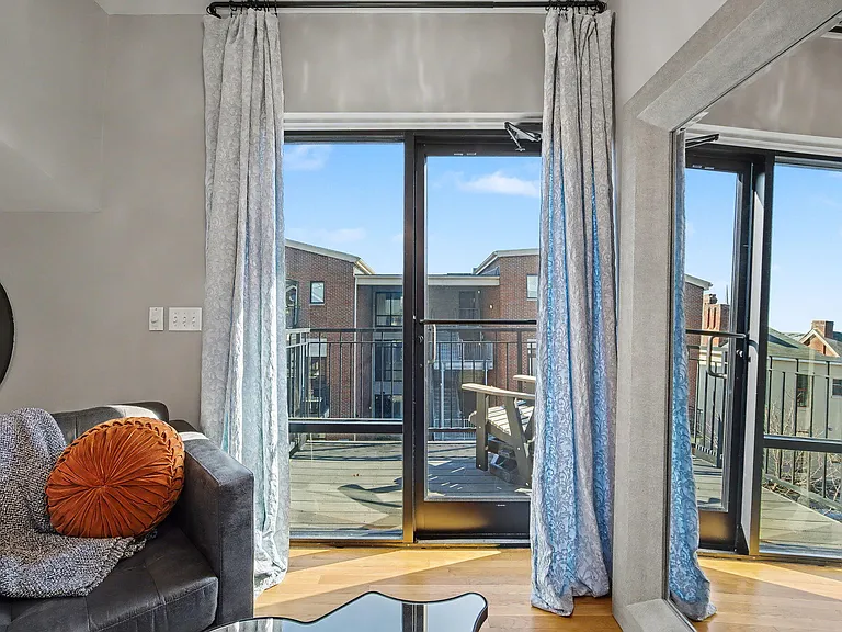 261 S Limestone St #304 — Photo 43