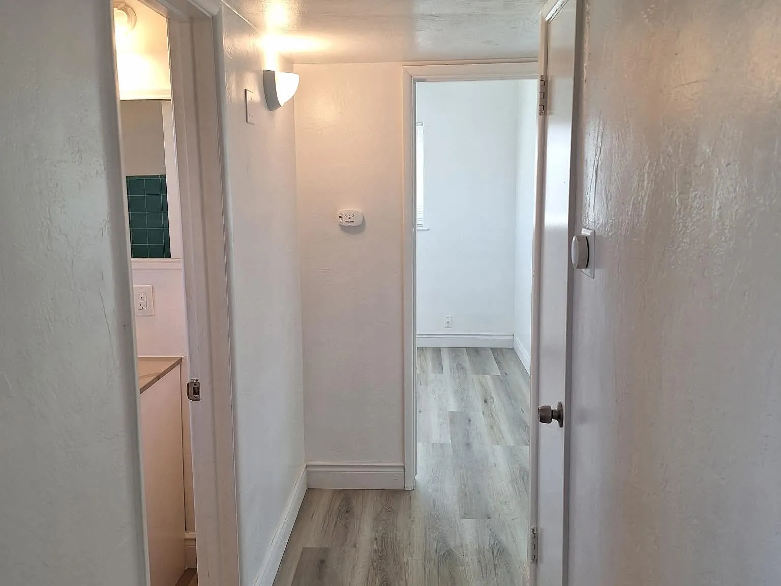 2 bed, 900 sqft, $1,400 — Photo 3