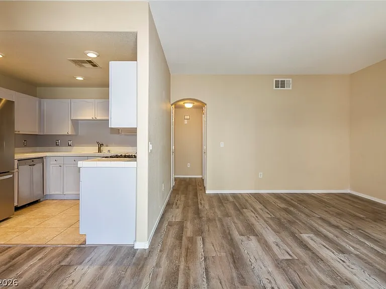 400 Amber Pine St #106 — Photo 5