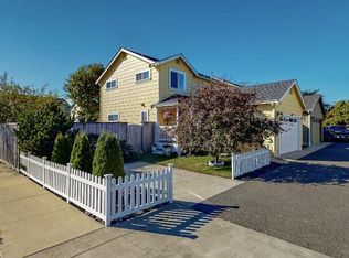 1902 Elmwood Pl, McKinleyville, CA 95519