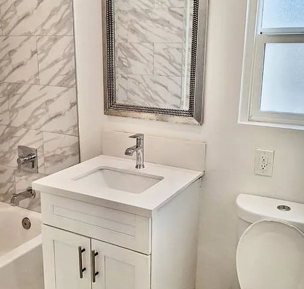 Move In Special $153 Dollars Off For The 1st 3 Months. Remodeled 3 Bedroom 1.5 Bath 2nd Floor Unit. — Photo 14
