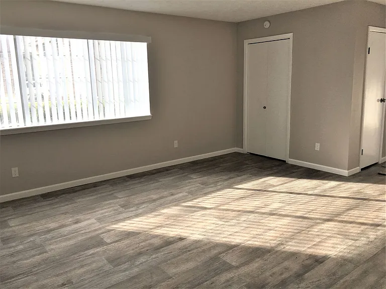 Southland Villa Apartments — Photo 19