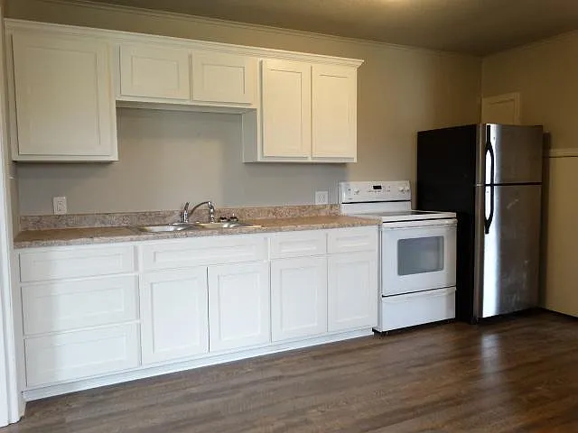 2229 Baltimore Ave — Photo 7