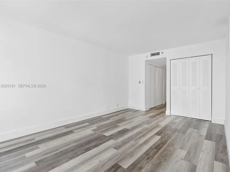 7601 E Treasure Dr #506 — Photo 20
