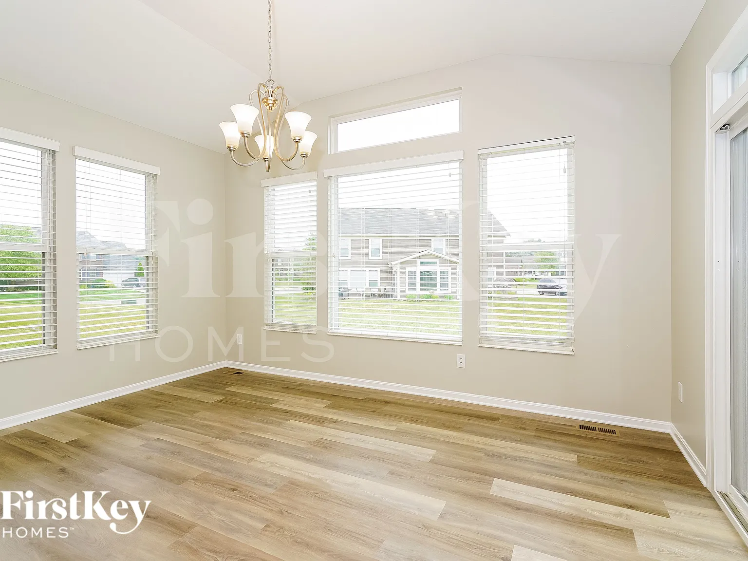5 bed, 2.5 bath, 2591 sqft, $2,605 — Photo 3