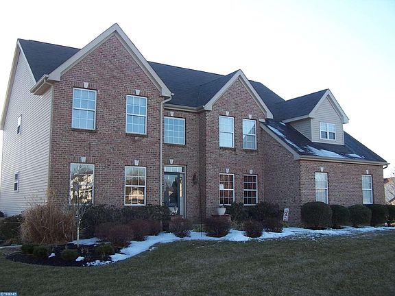 3rd image of 506 Glennwood Ct