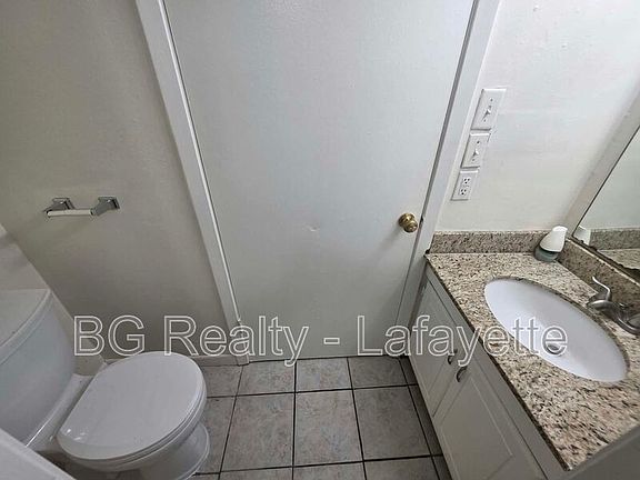 5th image of 302 Pillette Rd #2