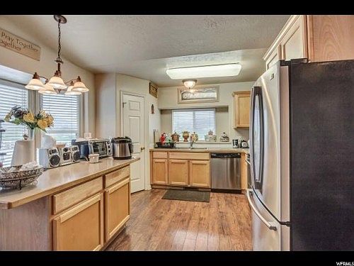 3rd image of 3131 E Canyon Crest Dr