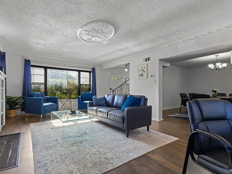 2321 Lawrence St — Photo 9