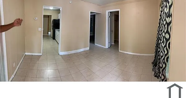 6 bed, 1366 sqft, $4,887 — Photo 4