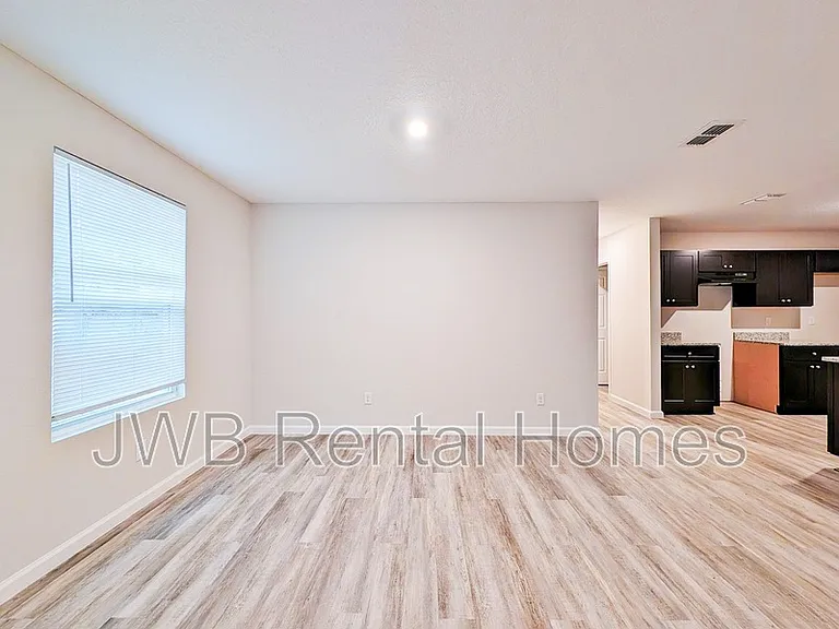 7828 Dekle Ave — Photo 4