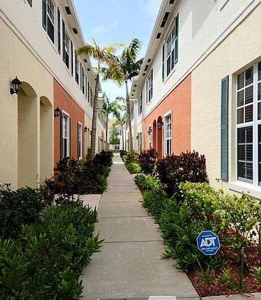 5th image of 702 SW 1st Ln #702