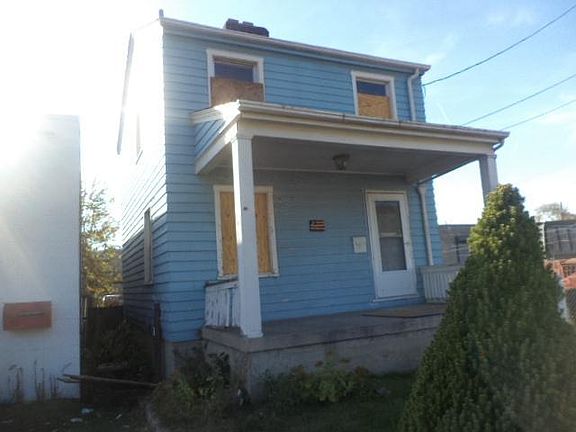 2nd image of 4019 Dumont St
