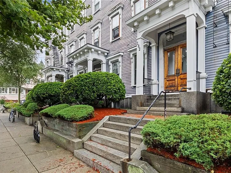 182 Bowen St #11 — Photo 1
