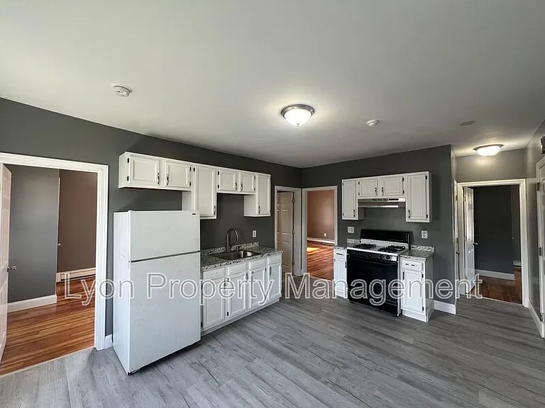 156 Pleasant St #3 — Photo 1
