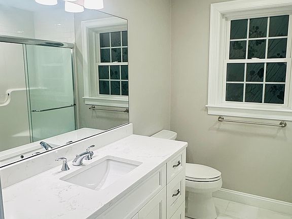 5th image of 12 Prairie Ave Unit 12