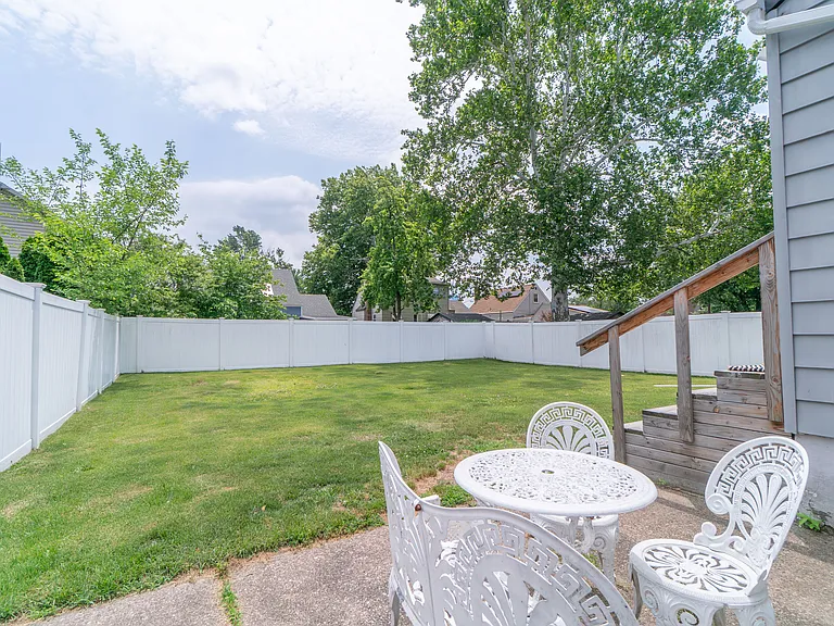 1129 Jefferson Ave — Photo 24
