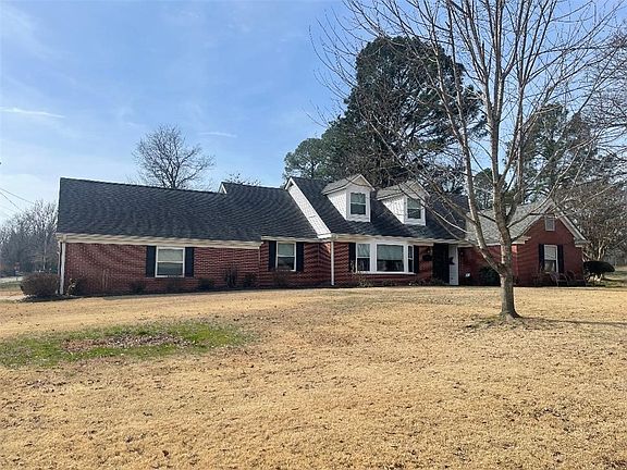3rd image of 101 S Circle Dr