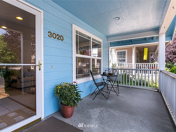 Very welcoming covered front porch.