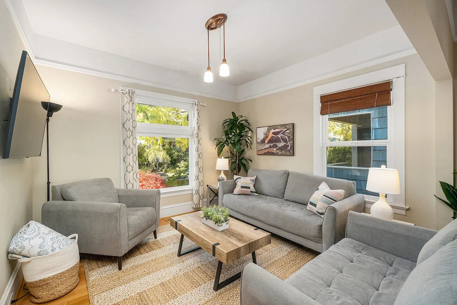 4 bed, 2.0 bath, 2292 sqft, $9,011 — Photo 1