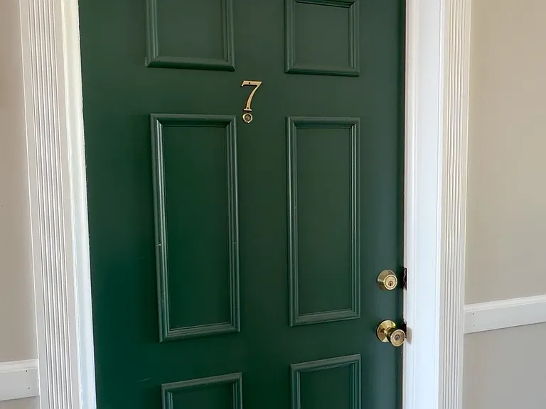 1890 Axtell Dr #7 — Photo 2