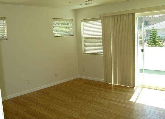 3rd image of 760 Glenmore Blvd