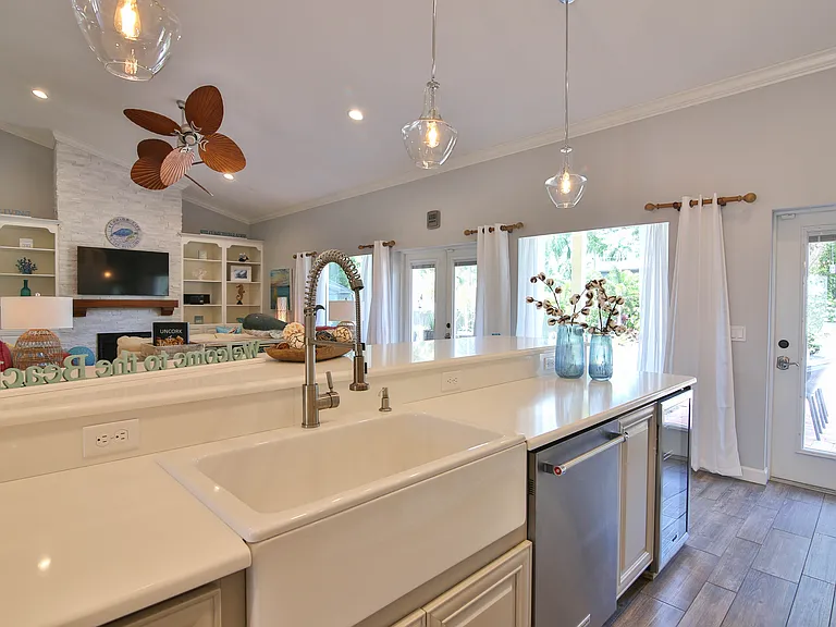 1102 Mallorca Dr — Photo 21