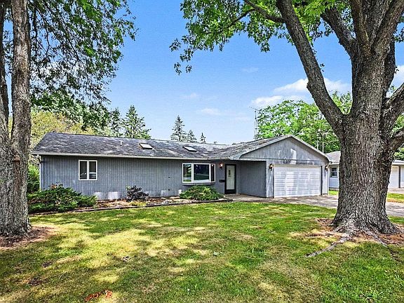 2nd image of 306 E Tulip Tree Dr