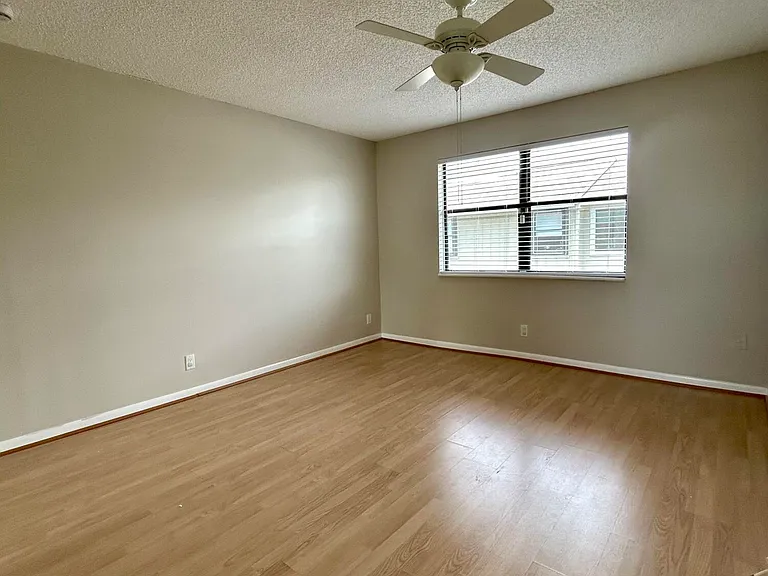 16415 Berry Way — Photo 10