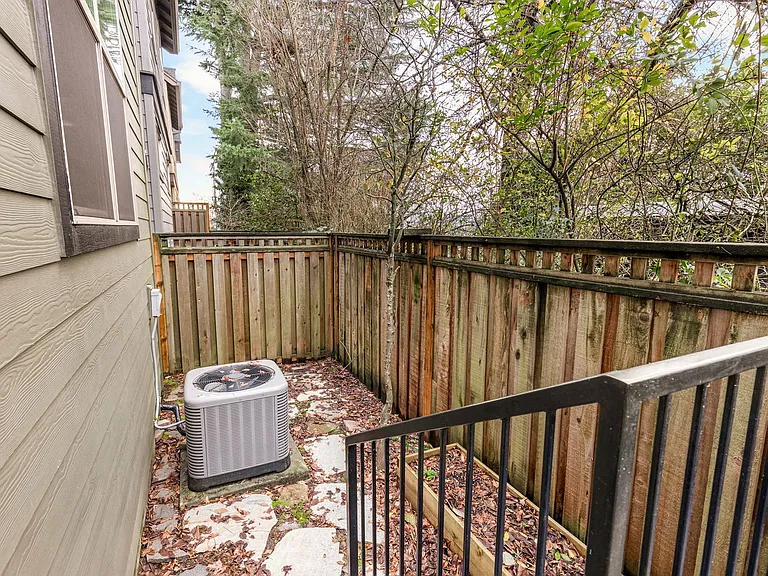 7898 SW Capitol Hill Rd — Photo 25