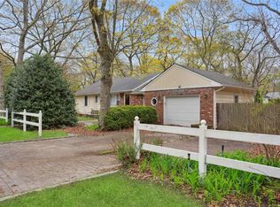 1 N Oak Dr, Hampton Bays, NY 11946