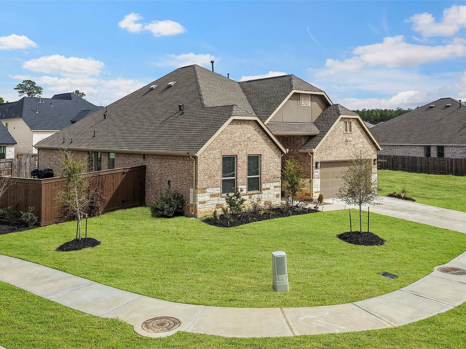 4 bed, 3.0 bath, 2743 sqft, $2,800 — Photo 2