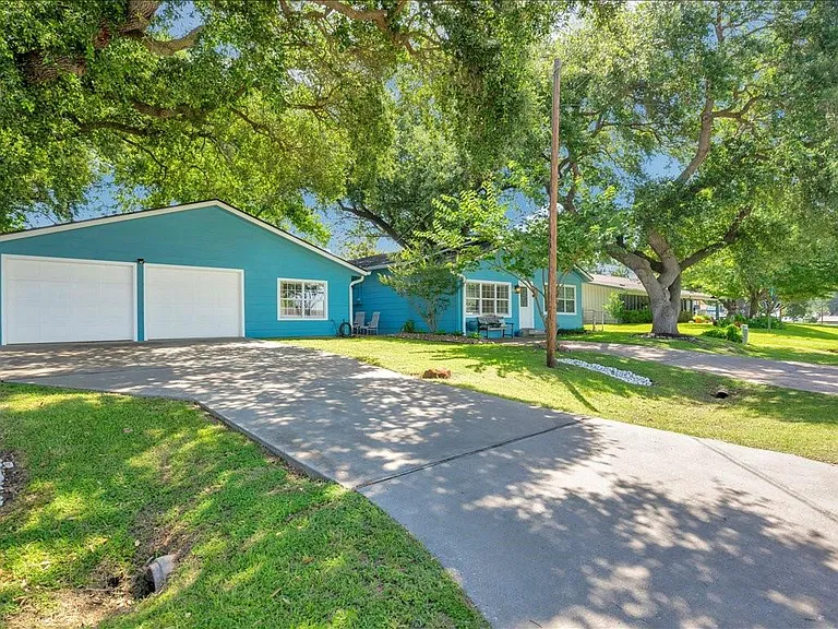 683 Water View Dr — Photo 9