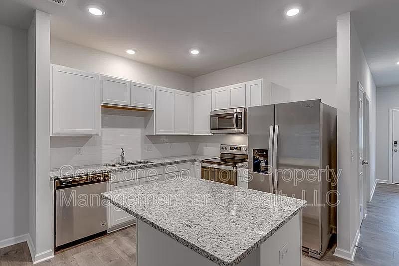 1st image of 608 Clifford Hts