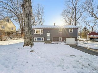 46 Laurel Dr, Oakdale, CT 06370