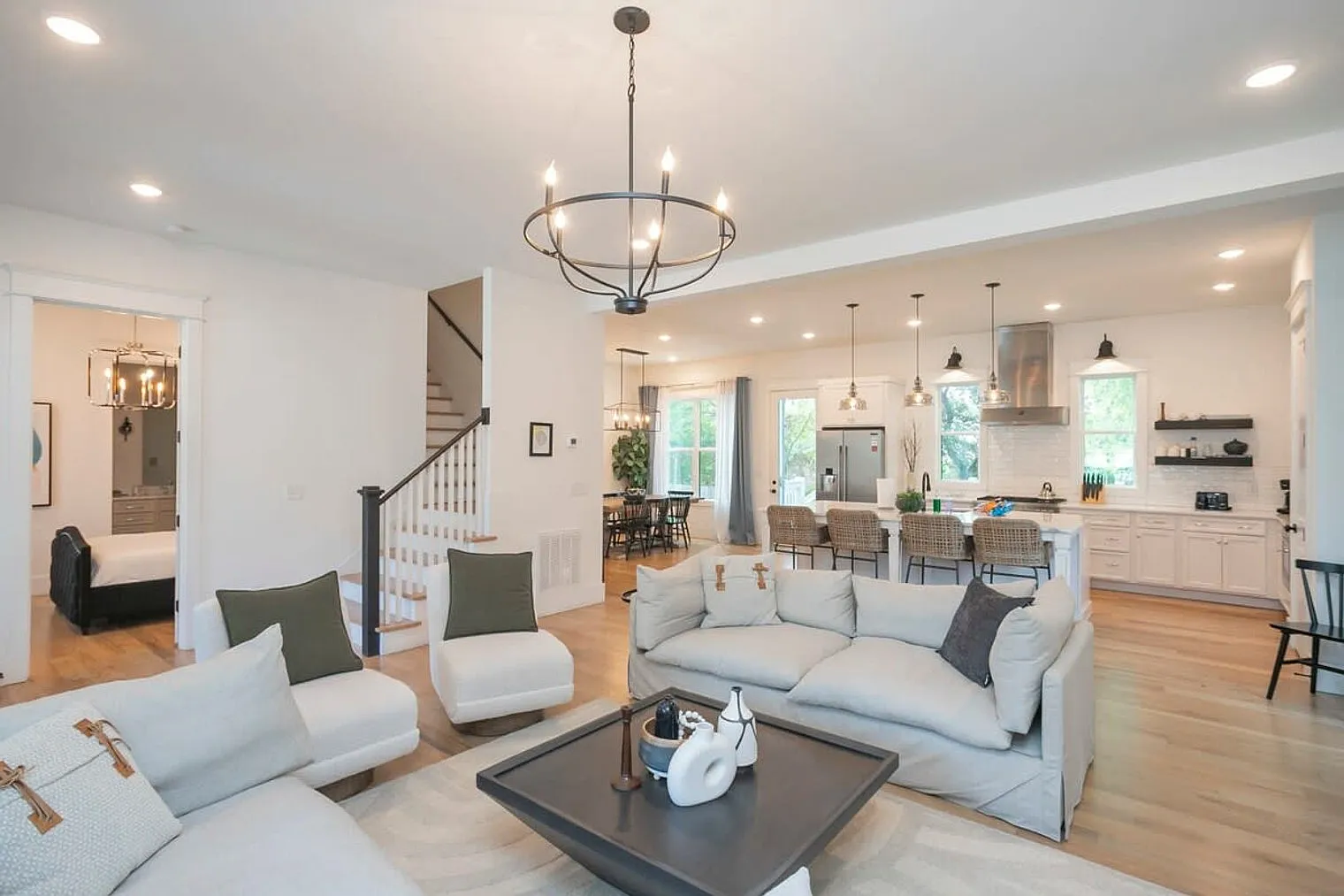 4 bed, 5.0 bath, 3336 sqft, $8,802 — Photo 1