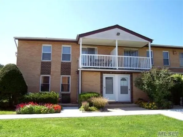 274 Artist Lake Dr, Middle Island, NY 11953