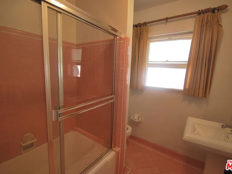 325 N Palm Dr #E — Photo 13