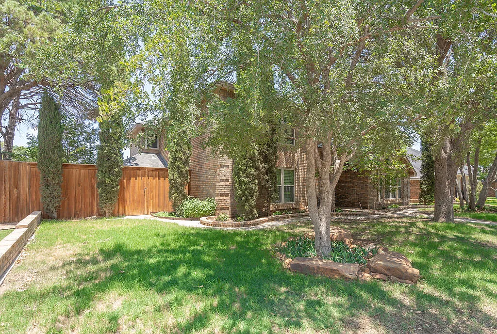 4 bed, 3.0 bath, 3512 sqft, $3,500 — Photo 3