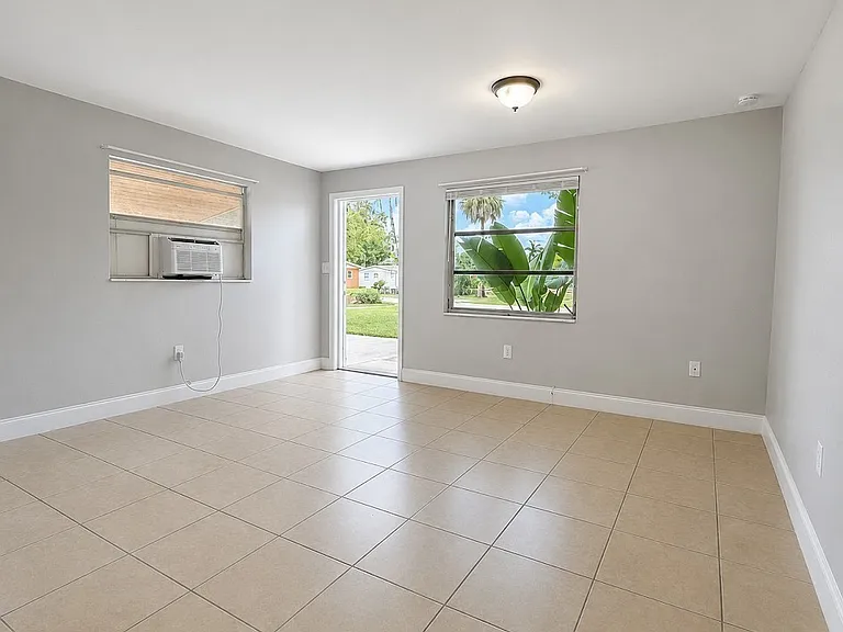 3304 Edgewood Ave — Photo 2