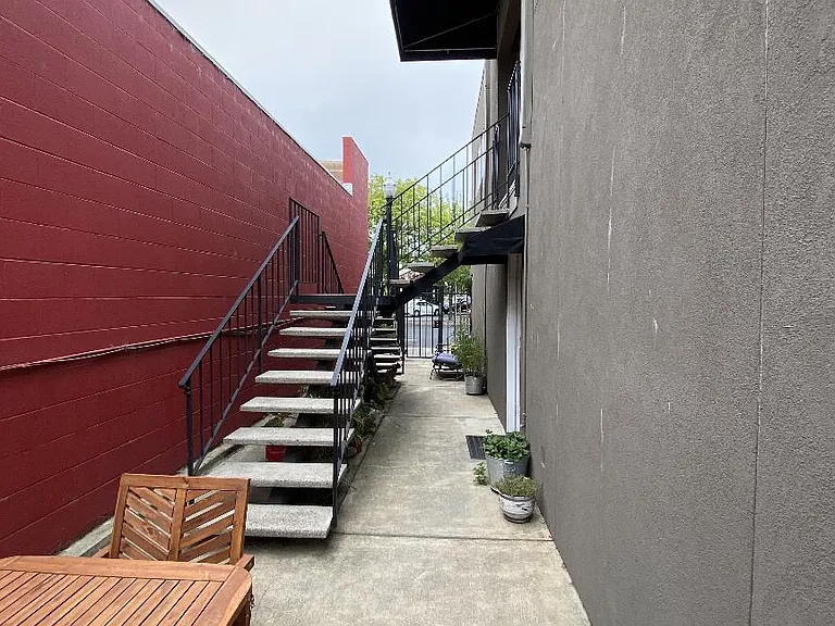 436 Center St — Photo 13
