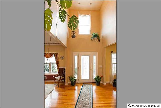 2nd image of 10 Maple Leaf Drive