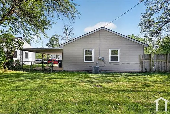 3 bed, 884 sqft, $1,600 — Photo 4