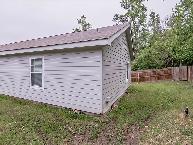160 Varsity Dr — Photo 30
