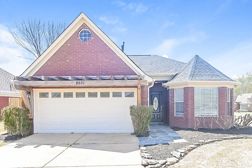 3 bed, 2.0 bath, 1400 sqft, $1,860 — Photo 1