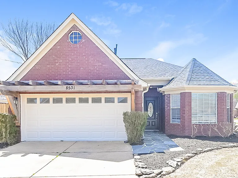 8531 Cross Point Dr — Photo 1